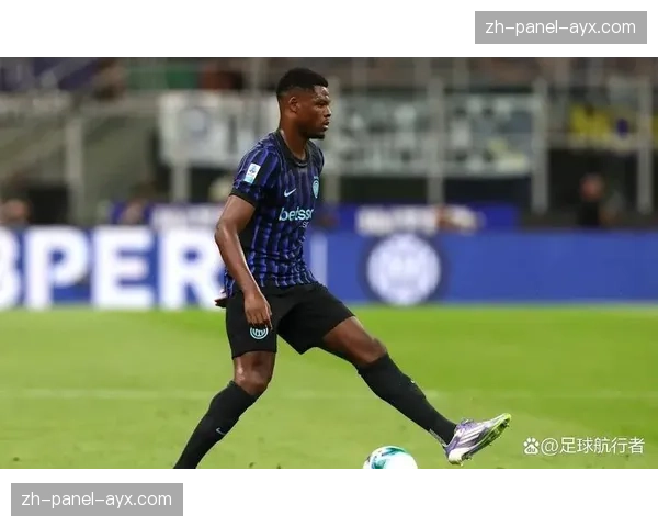 深度战术复盘：国米三中卫体系下，翼卫邓弗里斯的肋部插上艺术